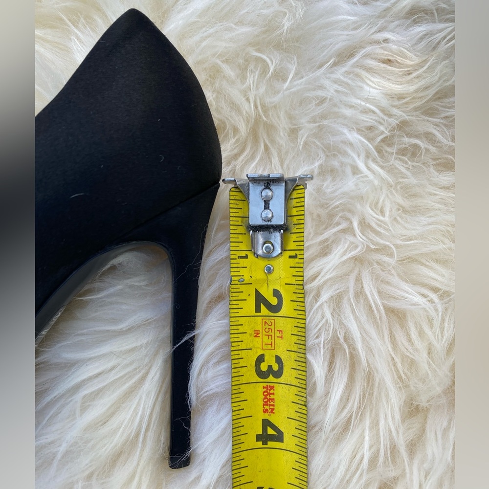Black GUCCI heels with a bow in size 38.5 (8.5US) - Picture 7 of 13